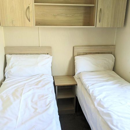Large 4 Person Couples And Family Caravan In Newquay Bay Resort エクステリア 写真