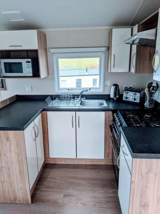 Large 4 Person Couples And Family Caravan In Newquay Bay Resort エクステリア 写真