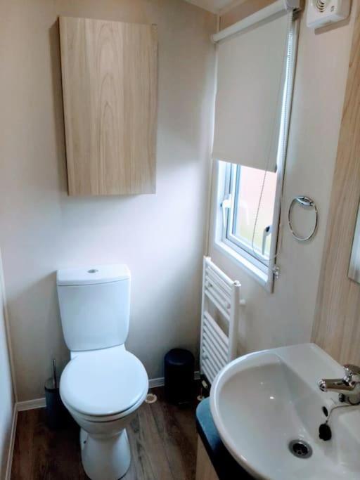 Large 4 Person Couples And Family Caravan In Newquay Bay Resort エクステリア 写真
