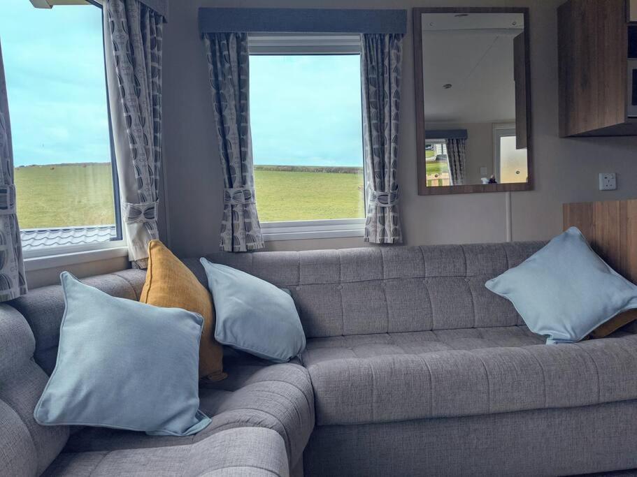 Large 4 Person Couples And Family Caravan In Newquay Bay Resort エクステリア 写真