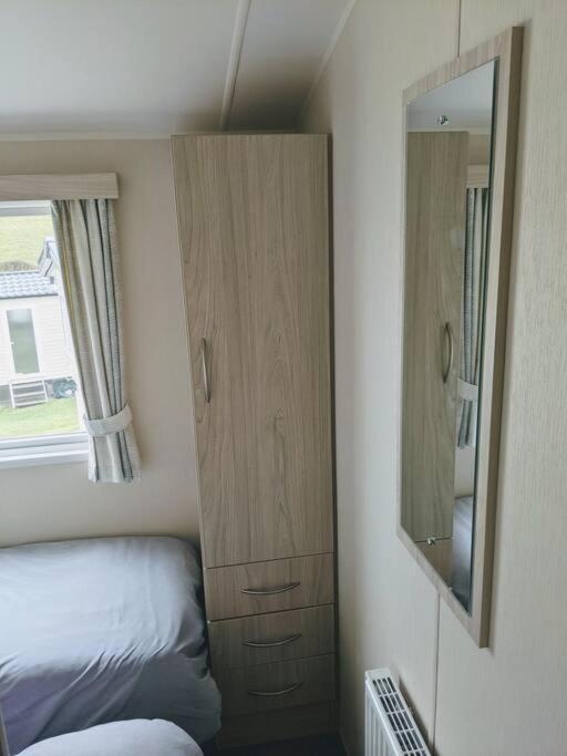 Large 4 Person Couples And Family Caravan In Newquay Bay Resort エクステリア 写真