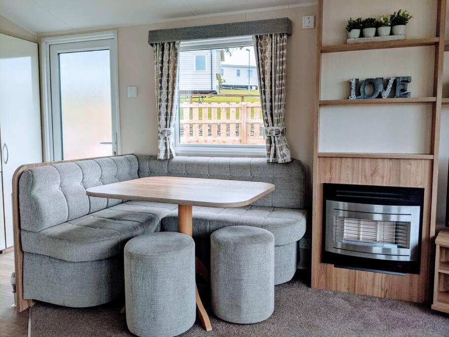 Large 4 Person Couples And Family Caravan In Newquay Bay Resort エクステリア 写真