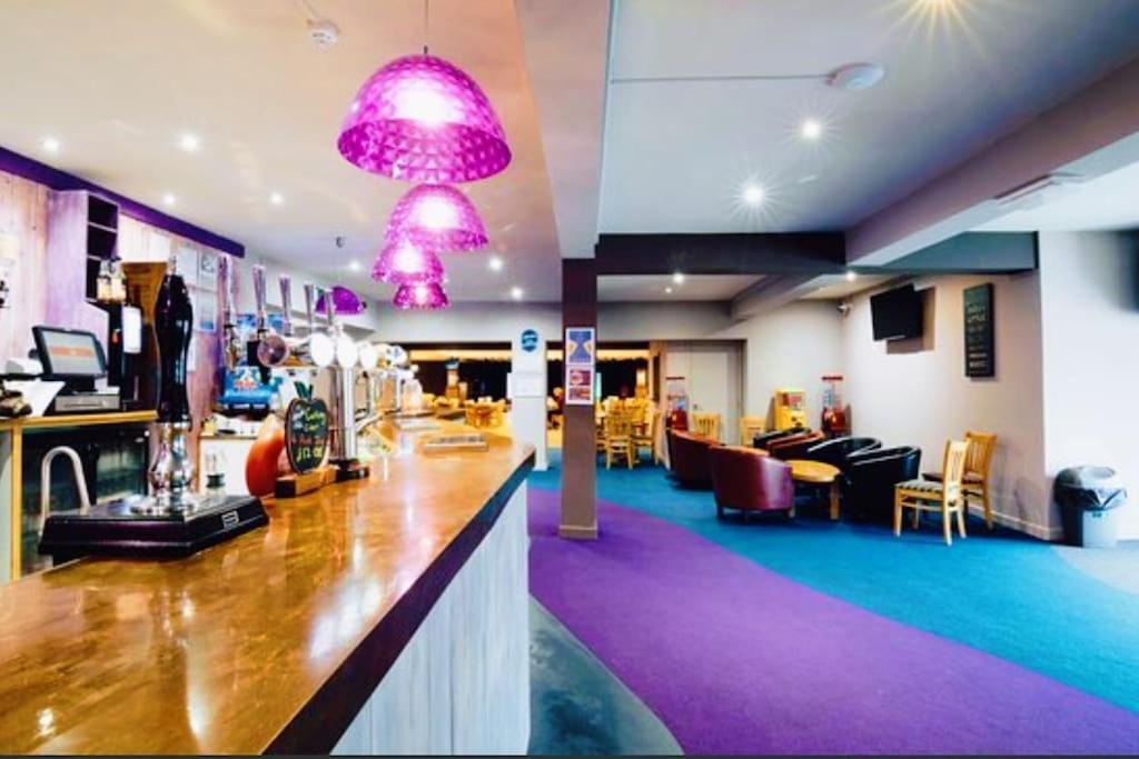 Large 4 Person Couples And Family Caravan In Newquay Bay Resort エクステリア 写真