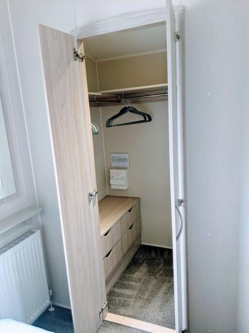 Large 4 Person Couples And Family Caravan In Newquay Bay Resort エクステリア 写真