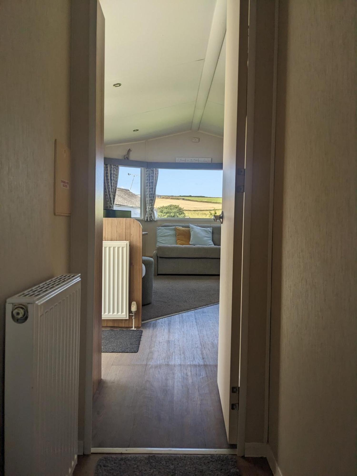 Large 4 Person Couples And Family Caravan In Newquay Bay Resort エクステリア 写真